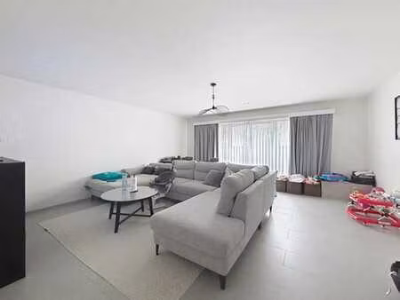 spacieux 2 chambres avec terrasse + possibilité garage