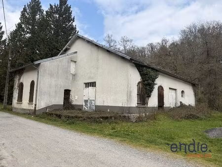 entrepot avec habitation au bord de l eau