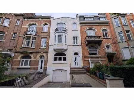 garage à vendre – emplacement stratégique à anderlecht