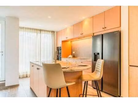 instapklare  volledig gemeubelde woning met lift en garag...