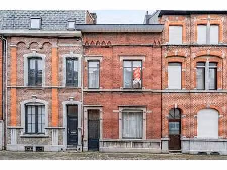 maison à rénover avec 4 chambres et jardin