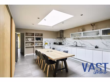 maison semi-mitoyenne avec terrasse et jardin– 5 pièces – 1