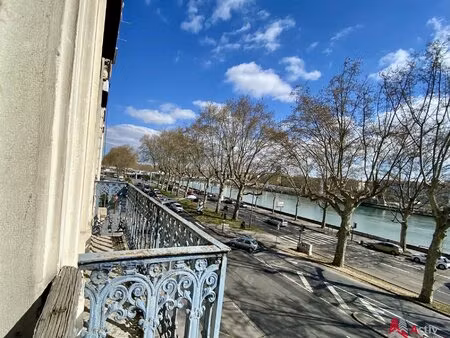 vaste appartement haussmannien surplombant le rhône
