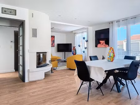 les sables d'olonne -la chaume : volume  lumière et double garage à deux pas de l'océan