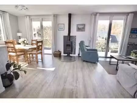 belle maison individuelle avec un sous-sol total  édifiée sur
