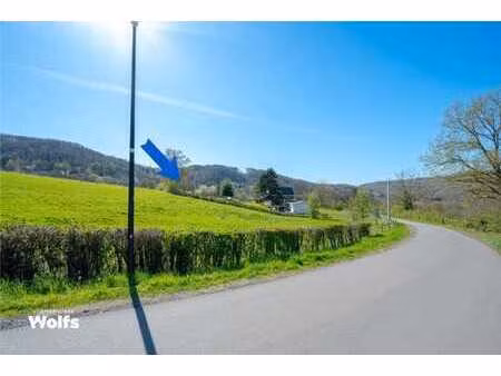 parcelle à bâtir de 1.425 m² dans un cadre verdoyant !