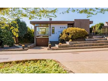 charmante villa de 4 chambres avec un jardin ensoleillé à le