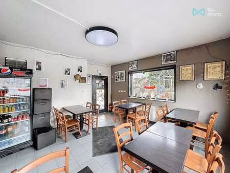 a vendre - restaurant avec terrasse devant un axe fréquenté