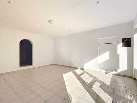 kot studio meublé au rez-de-chaussée