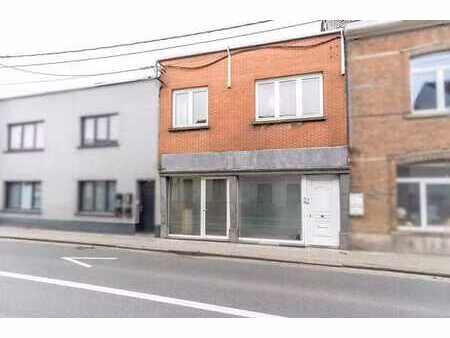 appartement avec commerce et jardin peb b