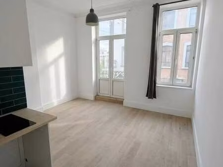 studio rénové à namur centre | loyer 560 € + 60 € de charges