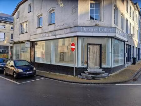 local commercial 91m² avec vitrine à florennes