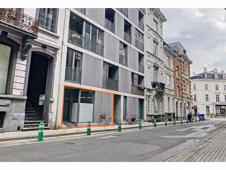 casco commerciële ruimte van 50m² met veel potentieel nabij