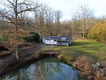 superbe chalet avec étang situé en pleine nature