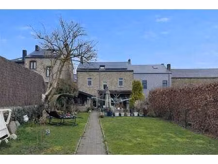 spacieuse maison de village avec parkings et 6 chambres