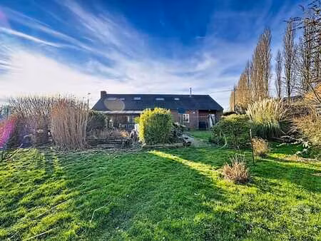 spacieuse maison proche du chateau de sombreffe !