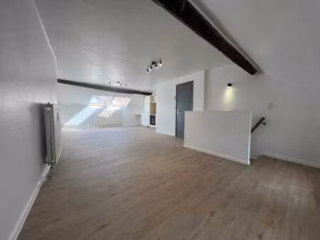 agréable studio ds petit imm. rénové en 2024 prox.facilités