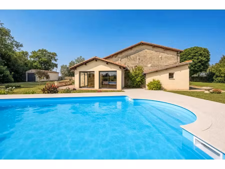 vente propriété 9 pièces 400 m² à ambès (33810)  495 000 €