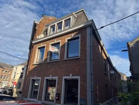 immeuble mixte avec rez commercial et 2 appartements