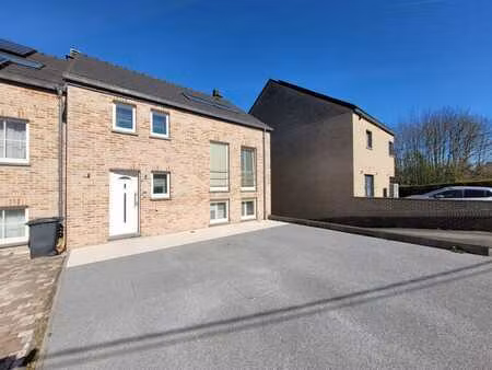 maison basse énergie de 200 m² et 4 chambres.