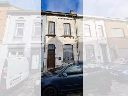 une maison d’habitation avec jardin