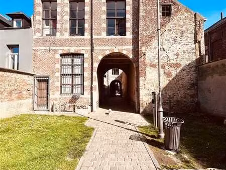 petite pépite au coeur du centre-ville historique montois!