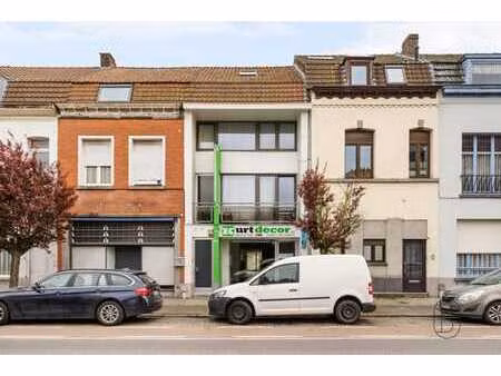 immeuble mixte commerce et deux appartements