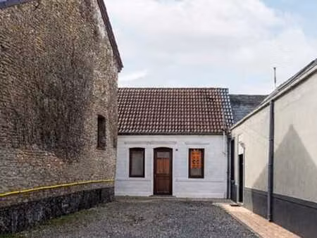 sous option - maison 2 chambres à rénover avec jardin!