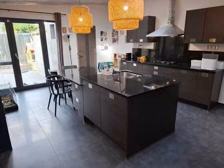 maison 2 chambres frameries  jardin  3 façades