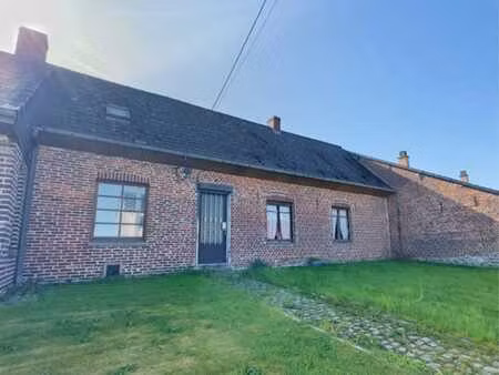 a vendre - maison à rénover entièrement à baugnies