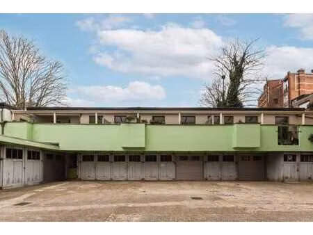 groen kwartier: immeuble de rapport rénové avec 3 studios