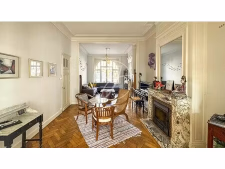 maison de luxe à vendre dans le quartier saint maurice-pellevoisin
