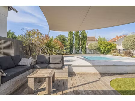 villa de luxe à vendre à poisat