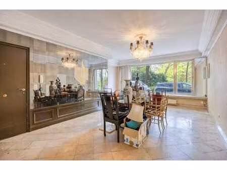 charmant gelijkvloers appartement op topligging aan alber...