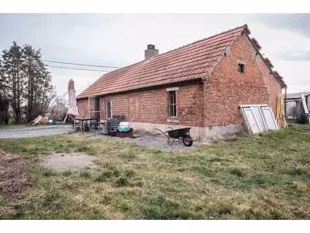 landelijk gelegen woning op ruim perceel te koop.