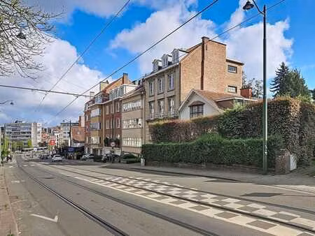 appartement 1 chambre avec balcon a renover + chambre de bo