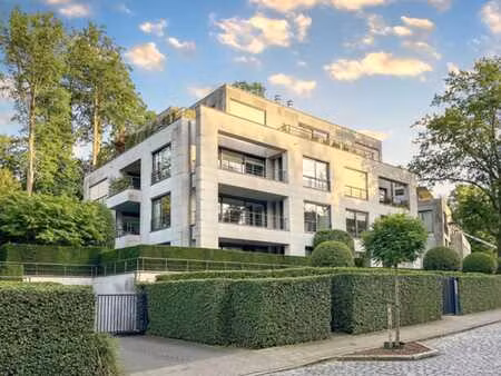 uccle  superbe appartement dans immeuble corbiau