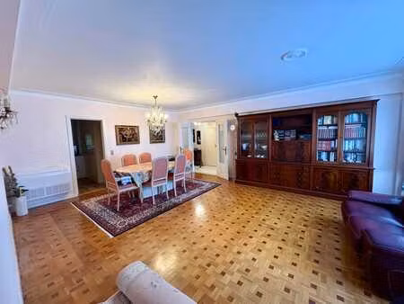 spacieux appartement 3 chambres avec garage fermé