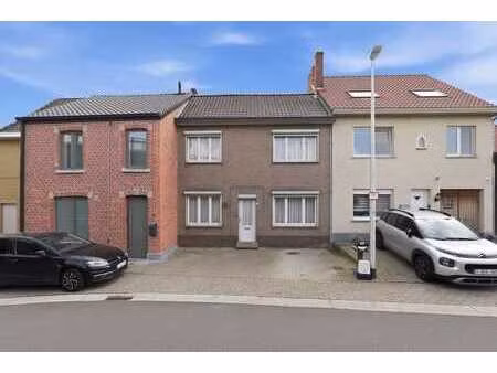 te renoveren gesloten bebouwing met veel potentieel in di...