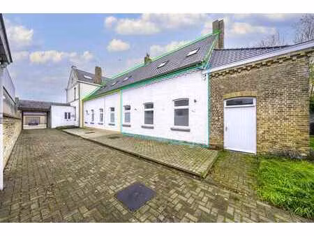 propriété exceptionnelle : ancienne école communale à pol...