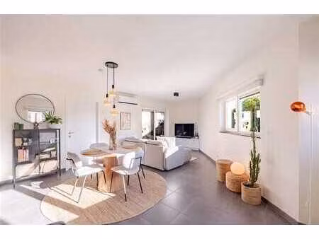 prachtig gelijkvloers appartement met terras