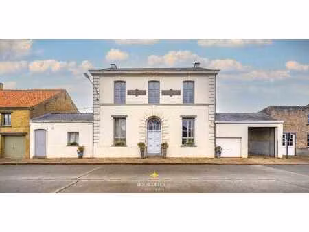 propriété exceptionnelle : ancienne école communale à pol...