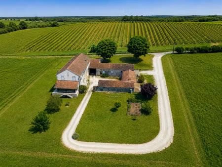 villa de luxe à vendre à étriac