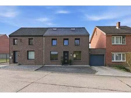 charmante gesloten bebouwing met ruime tuin en prachtig u...