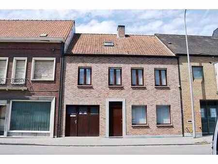 ruime gezinswoning in het hart van ardooie!