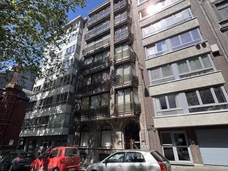 superbe appartement 1 chambre idéalement situé face au parc