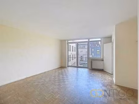 studio lumineux – saint-gilles (louise)