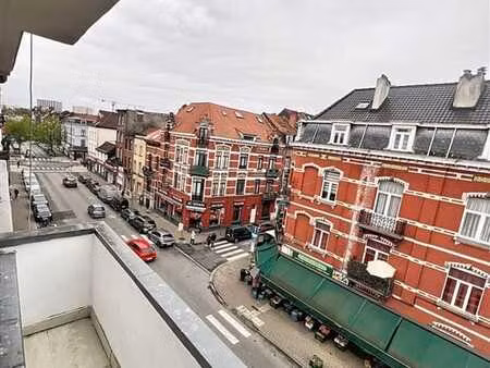 bel appartement non meuble 1 ch avec balcon