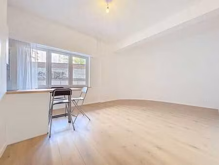 superbe studio entièrement rénové