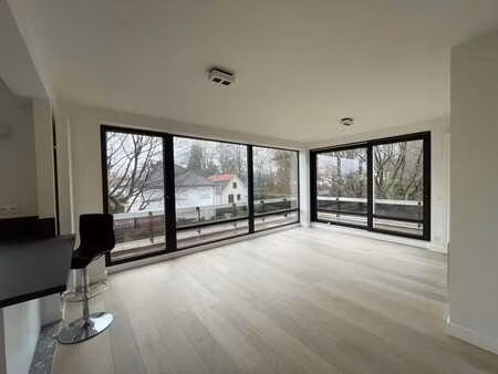 penthouse 2 chambres entouré d'une terrasse!